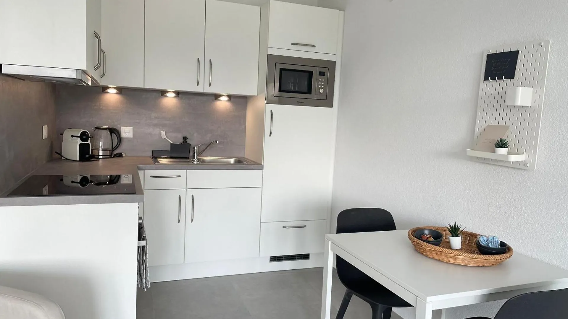H95 Studios In Basel City With Basel Card 0*,  瑞士